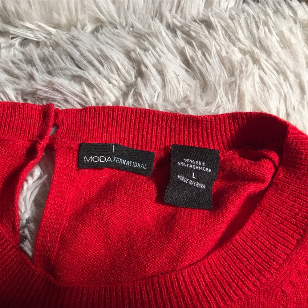 Red sweater - Picture 4 of 4